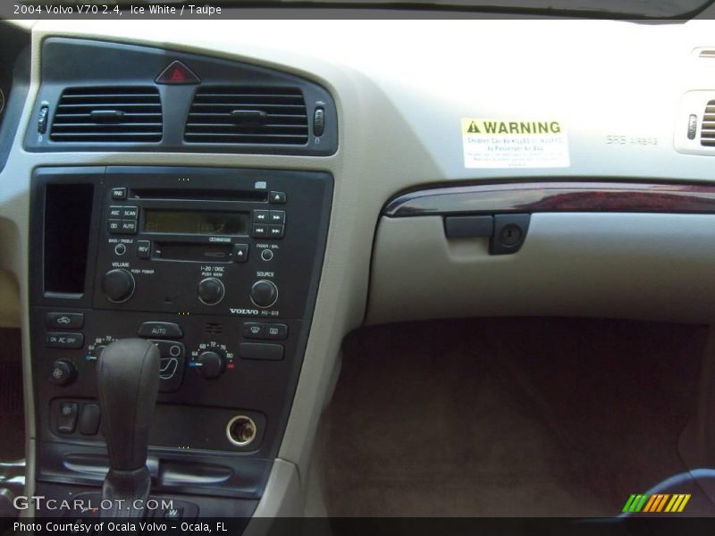 Ice White / Taupe 2004 Volvo V70 2.4