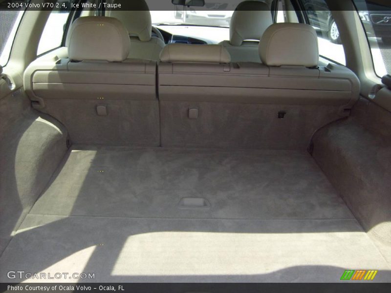 Ice White / Taupe 2004 Volvo V70 2.4
