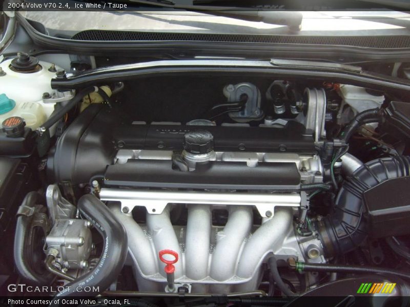 Ice White / Taupe 2004 Volvo V70 2.4
