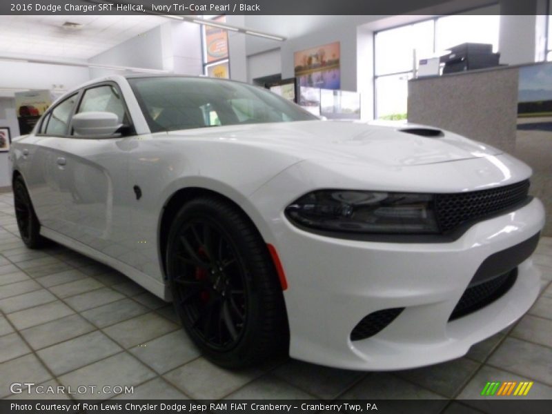 Ivory Tri-Coat Pearl / Black 2016 Dodge Charger SRT Hellcat