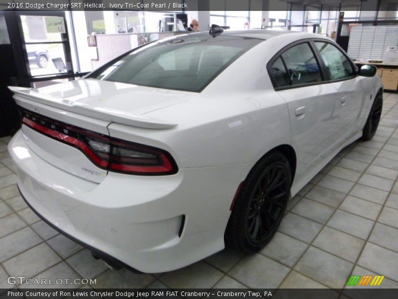 Ivory Tri-Coat Pearl / Black 2016 Dodge Charger SRT Hellcat