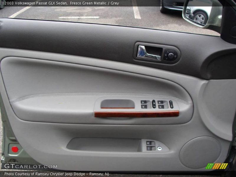 Fresco Green Metallic / Grey 2003 Volkswagen Passat GLX Sedan
