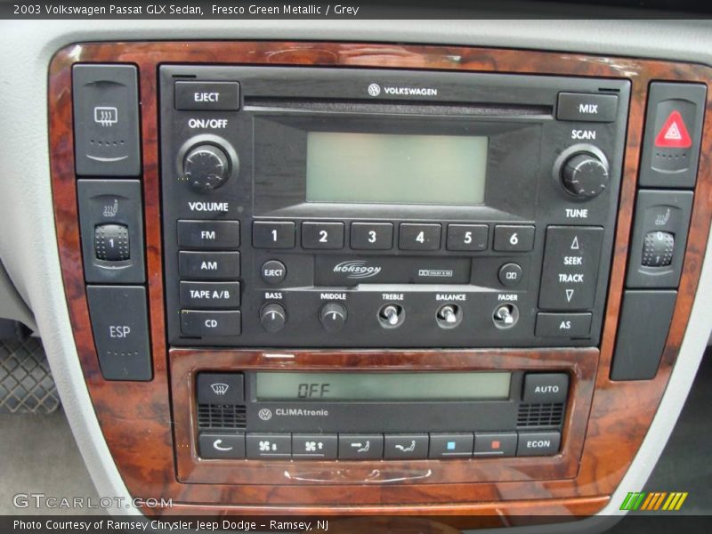 Fresco Green Metallic / Grey 2003 Volkswagen Passat GLX Sedan