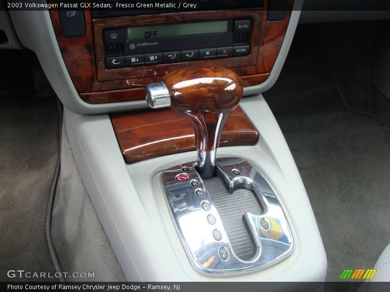 Fresco Green Metallic / Grey 2003 Volkswagen Passat GLX Sedan