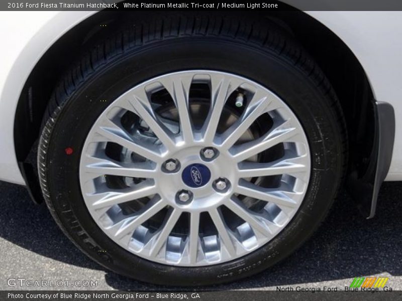 White Platinum Metallic Tri-coat / Medium Light Stone 2016 Ford Fiesta Titanium Hatchback