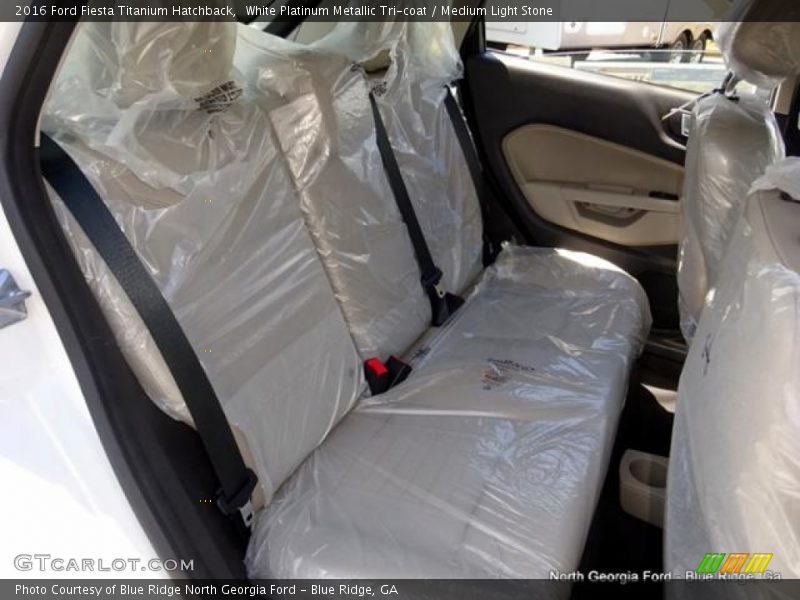White Platinum Metallic Tri-coat / Medium Light Stone 2016 Ford Fiesta Titanium Hatchback