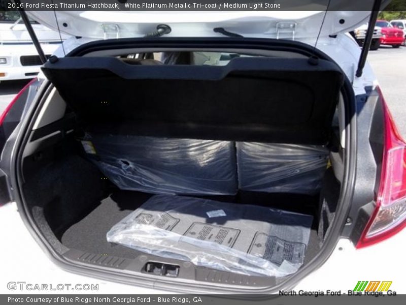 White Platinum Metallic Tri-coat / Medium Light Stone 2016 Ford Fiesta Titanium Hatchback