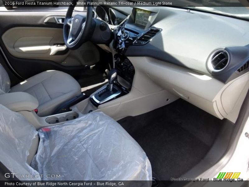 White Platinum Metallic Tri-coat / Medium Light Stone 2016 Ford Fiesta Titanium Hatchback