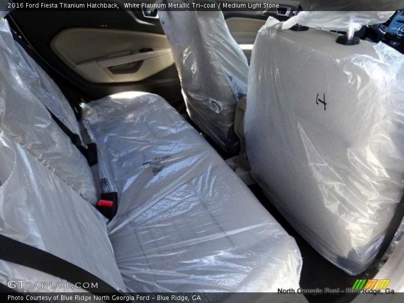 White Platinum Metallic Tri-coat / Medium Light Stone 2016 Ford Fiesta Titanium Hatchback