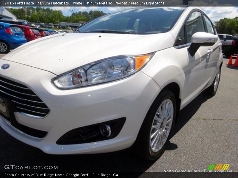 White Platinum Metallic Tri-coat / Medium Light Stone 2016 Ford Fiesta Titanium Hatchback