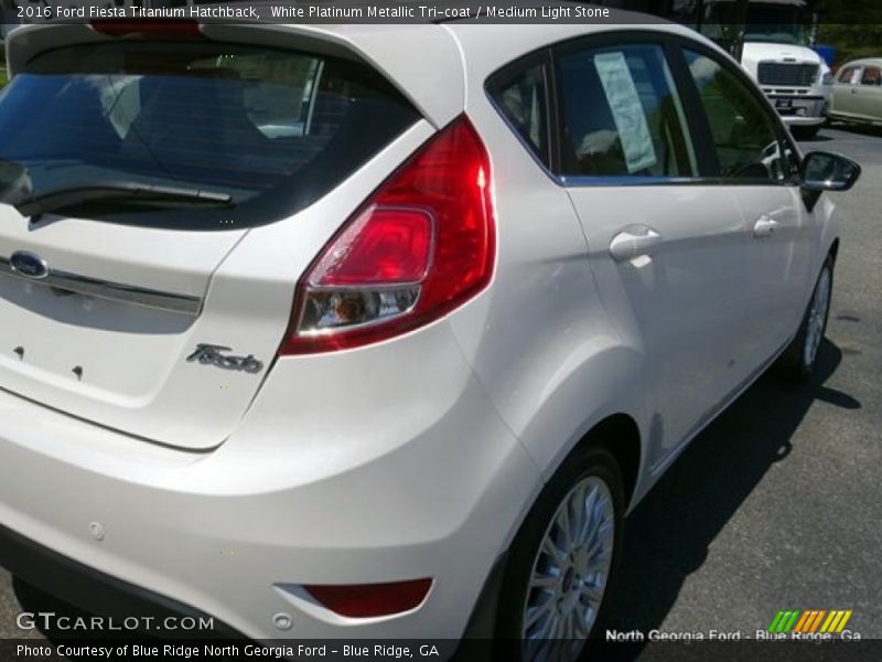 White Platinum Metallic Tri-coat / Medium Light Stone 2016 Ford Fiesta Titanium Hatchback