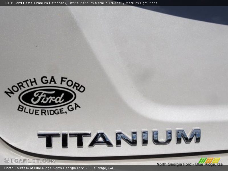 White Platinum Metallic Tri-coat / Medium Light Stone 2016 Ford Fiesta Titanium Hatchback