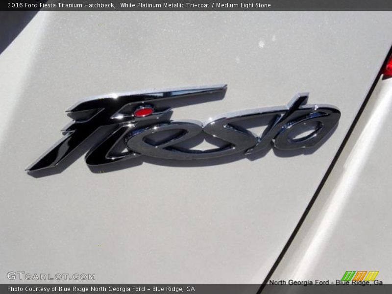White Platinum Metallic Tri-coat / Medium Light Stone 2016 Ford Fiesta Titanium Hatchback