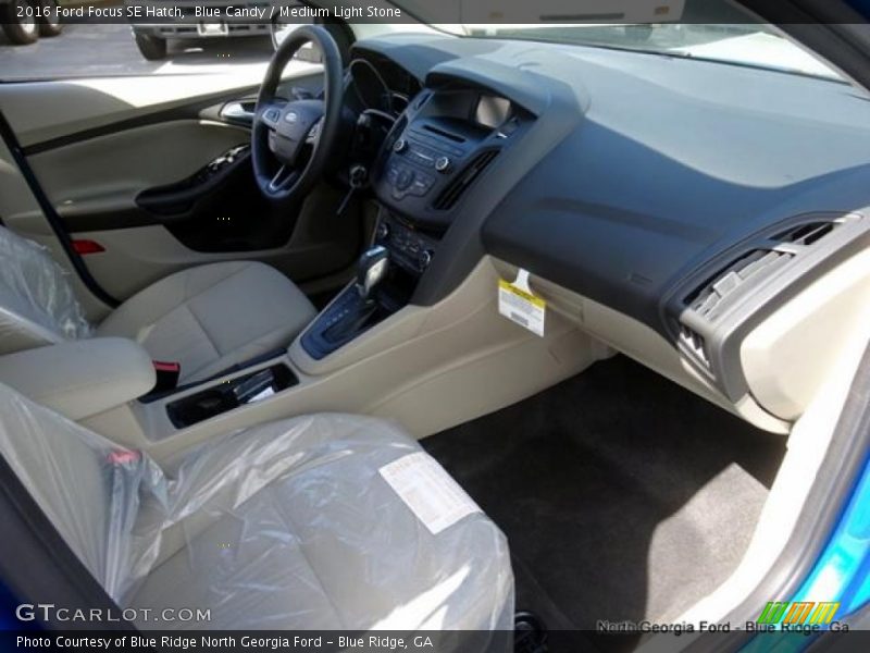 Blue Candy / Medium Light Stone 2016 Ford Focus SE Hatch