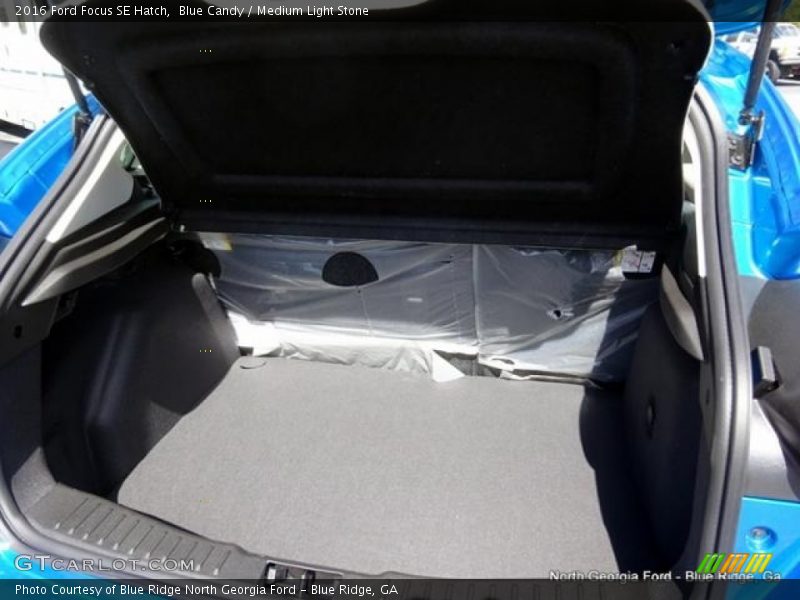 Blue Candy / Medium Light Stone 2016 Ford Focus SE Hatch