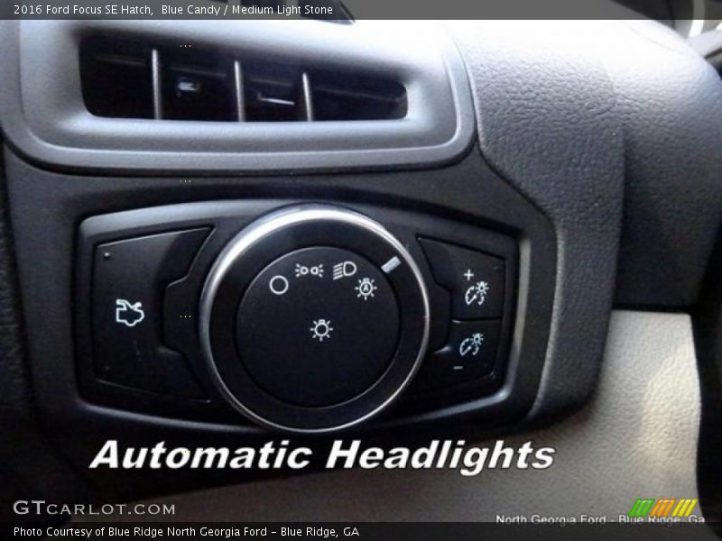 Blue Candy / Medium Light Stone 2016 Ford Focus SE Hatch