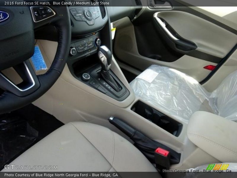 Blue Candy / Medium Light Stone 2016 Ford Focus SE Hatch