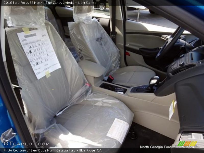 Blue Candy / Medium Light Stone 2016 Ford Focus SE Hatch