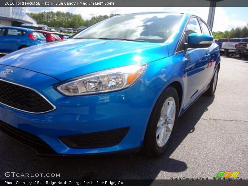 Blue Candy / Medium Light Stone 2016 Ford Focus SE Hatch