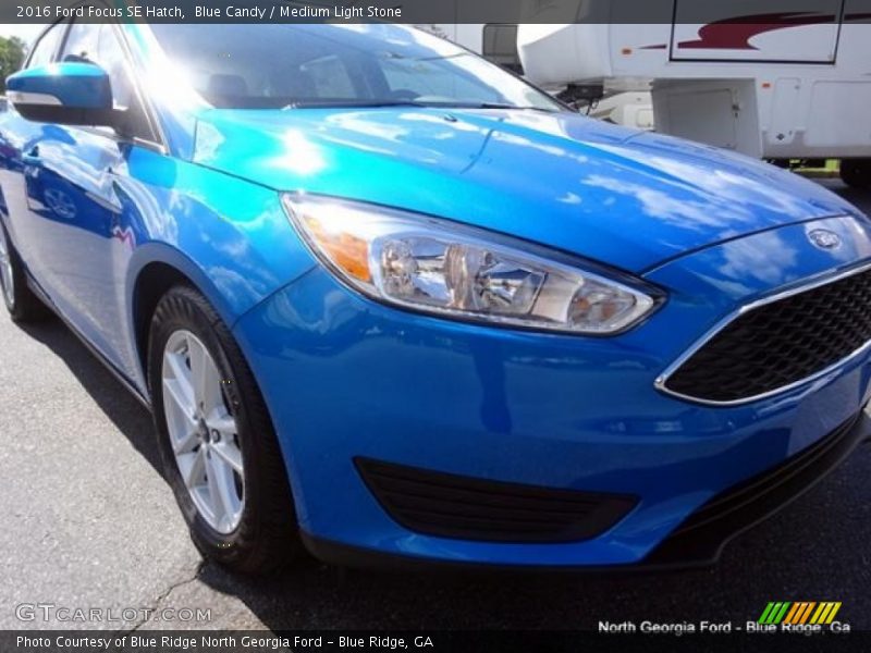 Blue Candy / Medium Light Stone 2016 Ford Focus SE Hatch