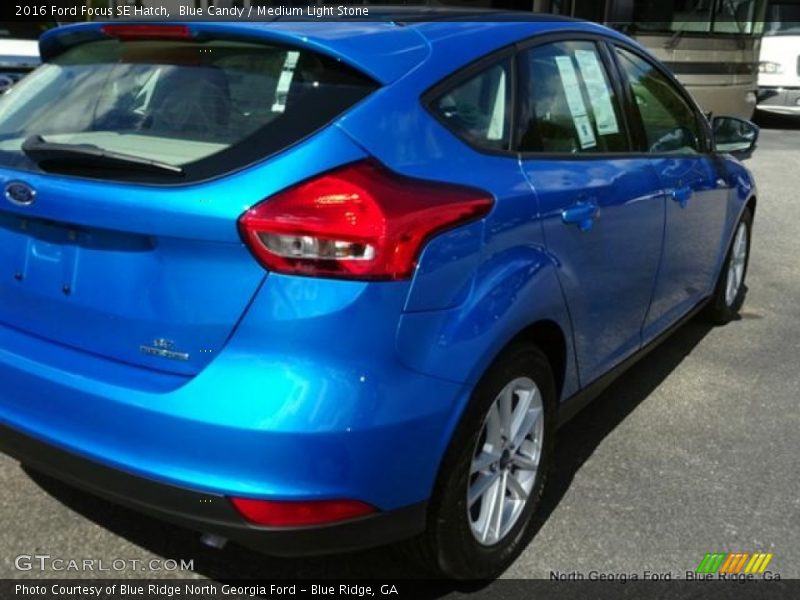Blue Candy / Medium Light Stone 2016 Ford Focus SE Hatch