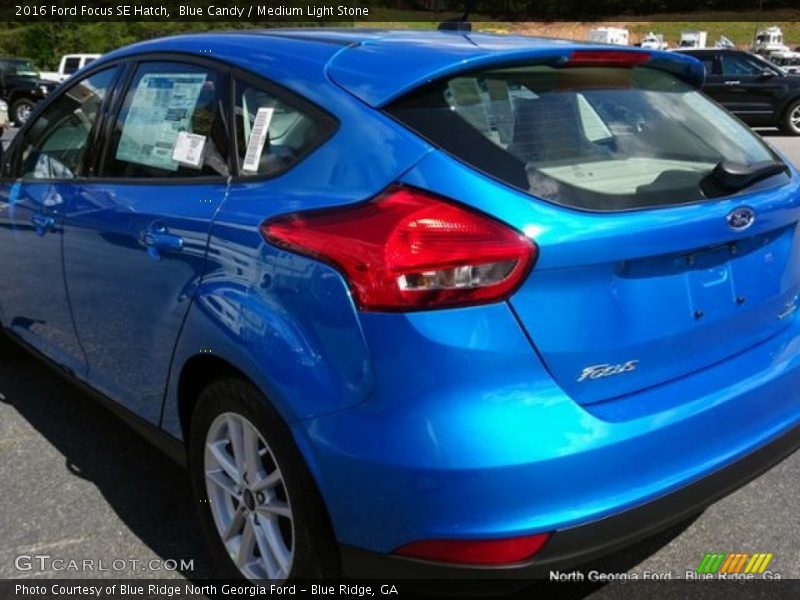 Blue Candy / Medium Light Stone 2016 Ford Focus SE Hatch