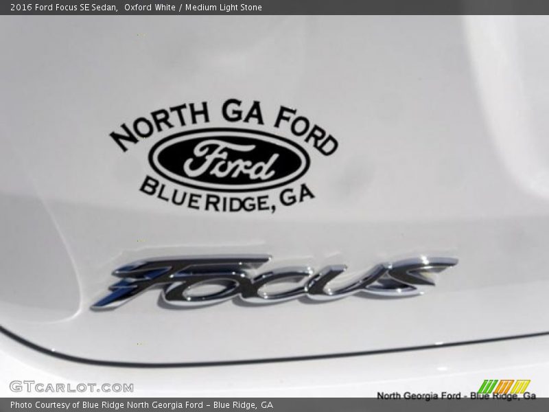 Oxford White / Medium Light Stone 2016 Ford Focus SE Sedan