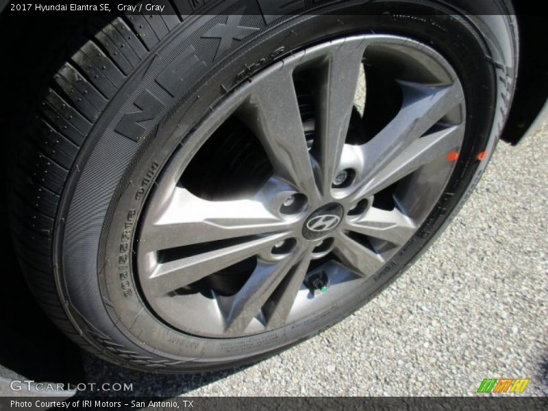Gray / Gray 2017 Hyundai Elantra SE