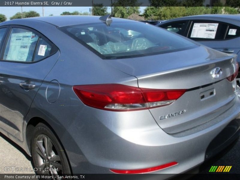 Gray / Gray 2017 Hyundai Elantra SE