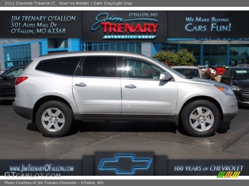 Silver Ice Metallic / Dark Gray/Light Gray 2011 Chevrolet Traverse LT