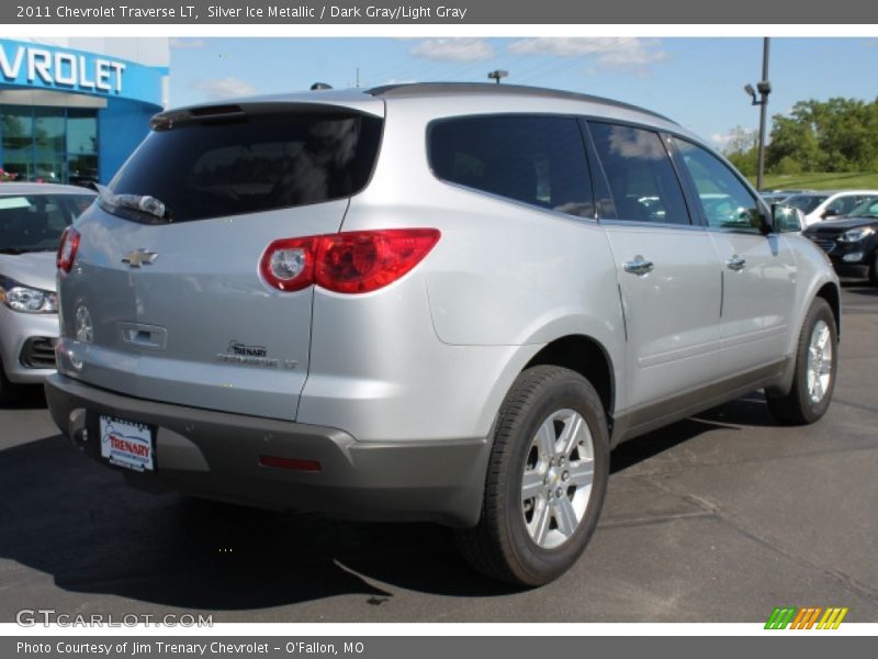 Silver Ice Metallic / Dark Gray/Light Gray 2011 Chevrolet Traverse LT