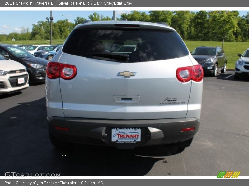 Silver Ice Metallic / Dark Gray/Light Gray 2011 Chevrolet Traverse LT