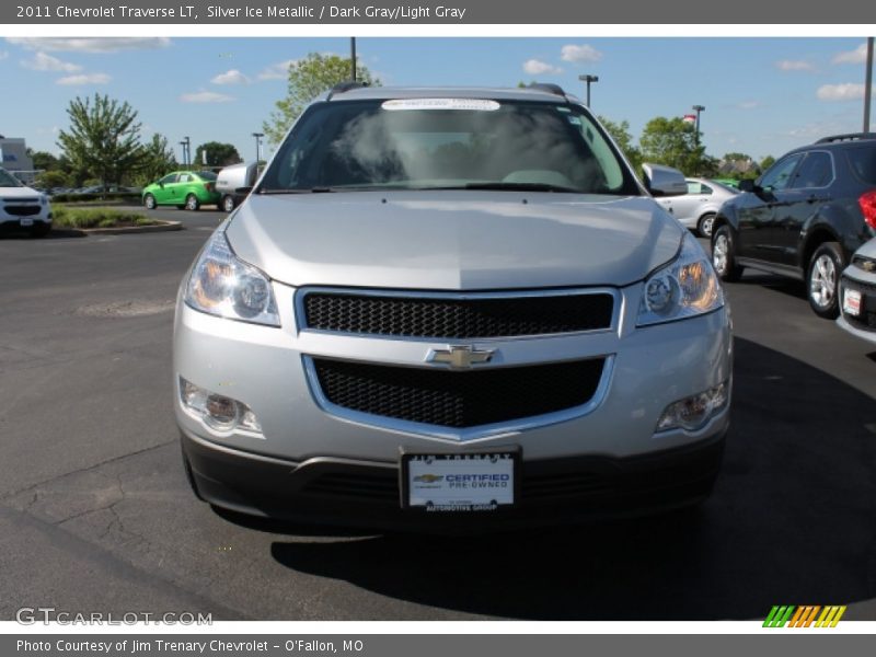 Silver Ice Metallic / Dark Gray/Light Gray 2011 Chevrolet Traverse LT