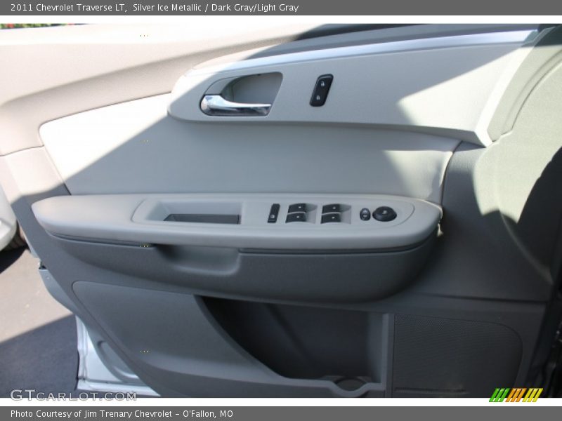 Silver Ice Metallic / Dark Gray/Light Gray 2011 Chevrolet Traverse LT