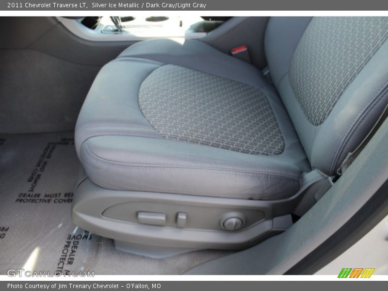Silver Ice Metallic / Dark Gray/Light Gray 2011 Chevrolet Traverse LT