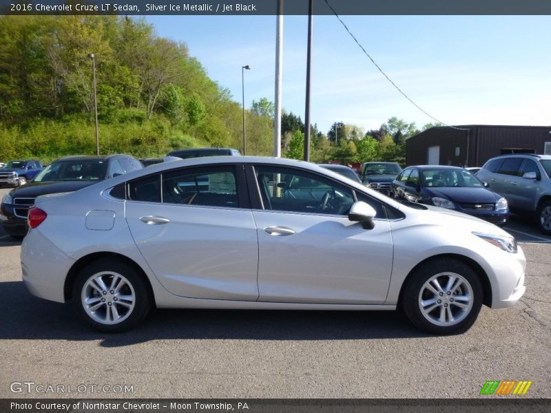 Silver Ice Metallic / Jet Black 2016 Chevrolet Cruze LT Sedan