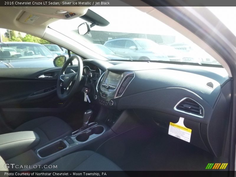 Silver Ice Metallic / Jet Black 2016 Chevrolet Cruze LT Sedan