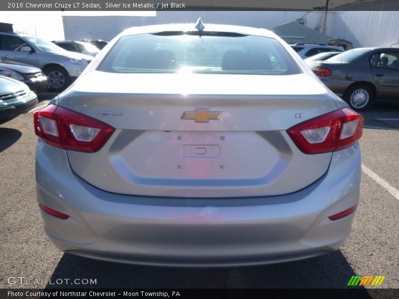 Silver Ice Metallic / Jet Black 2016 Chevrolet Cruze LT Sedan
