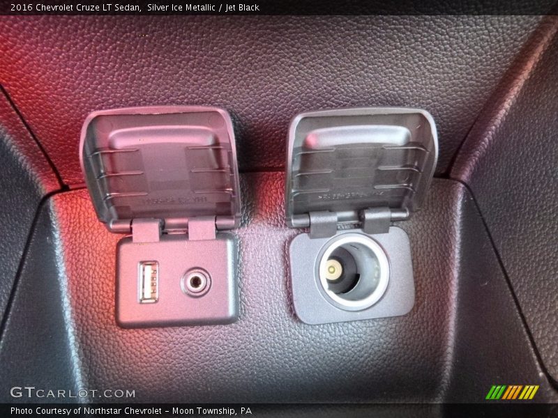 Silver Ice Metallic / Jet Black 2016 Chevrolet Cruze LT Sedan