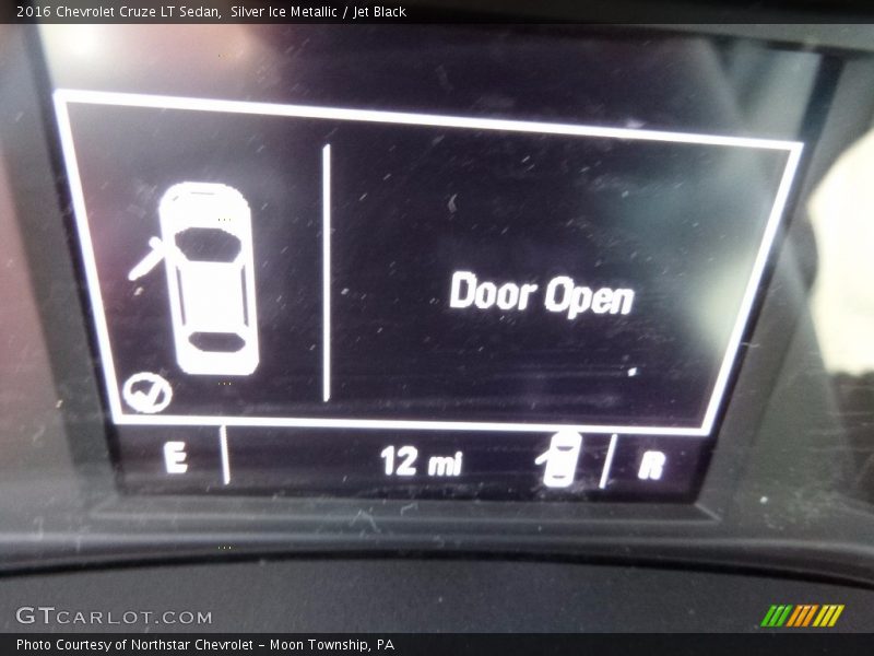 Silver Ice Metallic / Jet Black 2016 Chevrolet Cruze LT Sedan