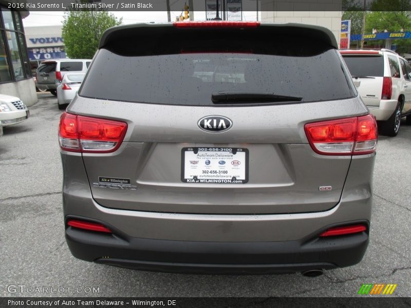 Titanium Silver / Satin Black 2016 Kia Sorento L
