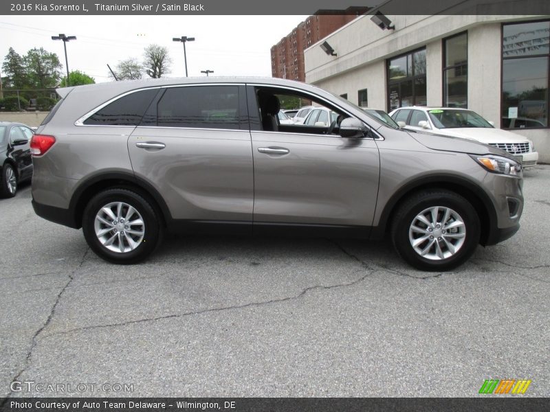 Titanium Silver / Satin Black 2016 Kia Sorento L