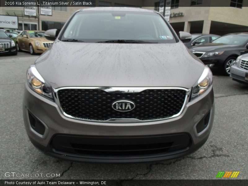 Titanium Silver / Satin Black 2016 Kia Sorento L