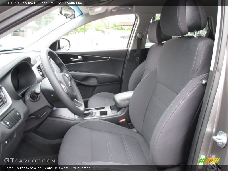Titanium Silver / Satin Black 2016 Kia Sorento L