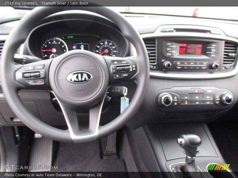 Titanium Silver / Satin Black 2016 Kia Sorento L