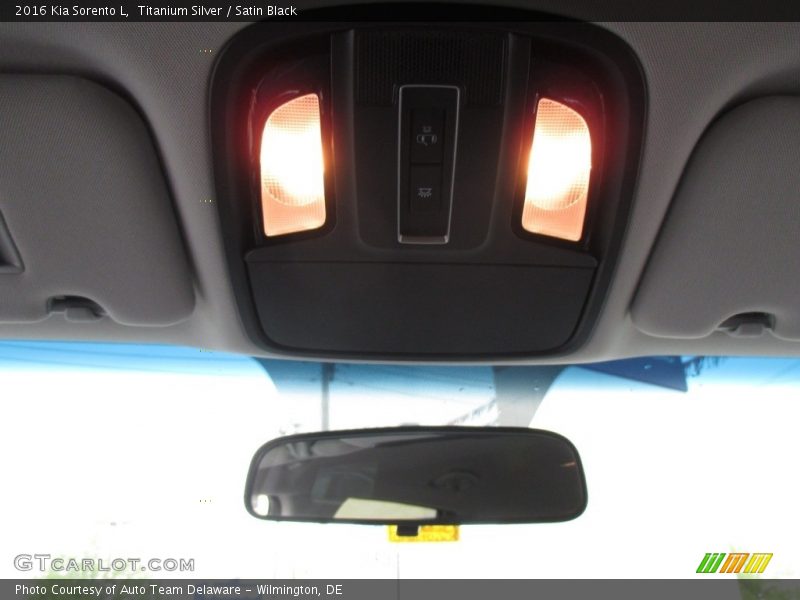 Titanium Silver / Satin Black 2016 Kia Sorento L