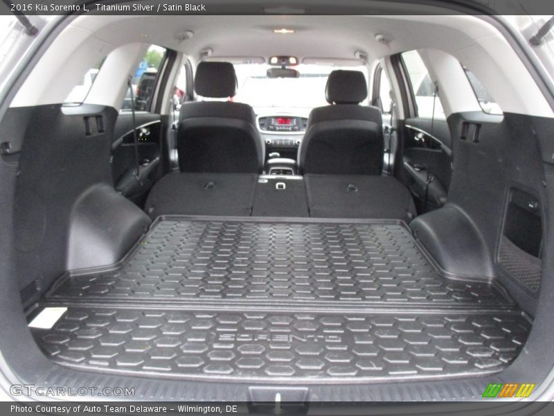 Titanium Silver / Satin Black 2016 Kia Sorento L