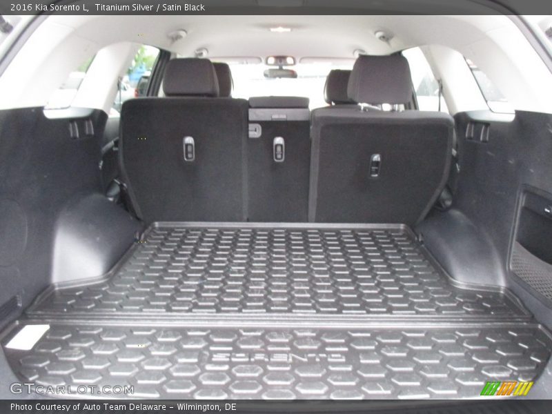 Titanium Silver / Satin Black 2016 Kia Sorento L