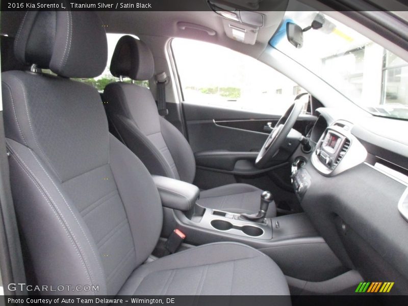 Titanium Silver / Satin Black 2016 Kia Sorento L