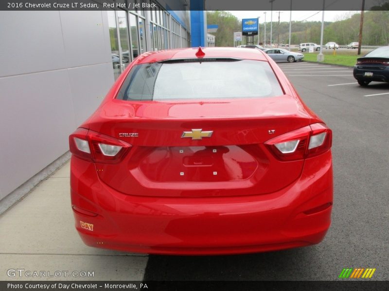 Red Hot / Jet Black 2016 Chevrolet Cruze LT Sedan